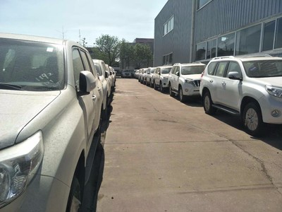 中东普拉多2700 顶配天窗九气囊限量版 豪华与安全的完美结合